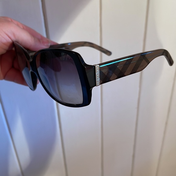 Burberry Sunglasses - Picture 5 of 5